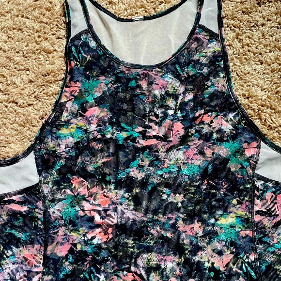 Lululemon Green Floral & Mesh Tank - Picture 2 of 7